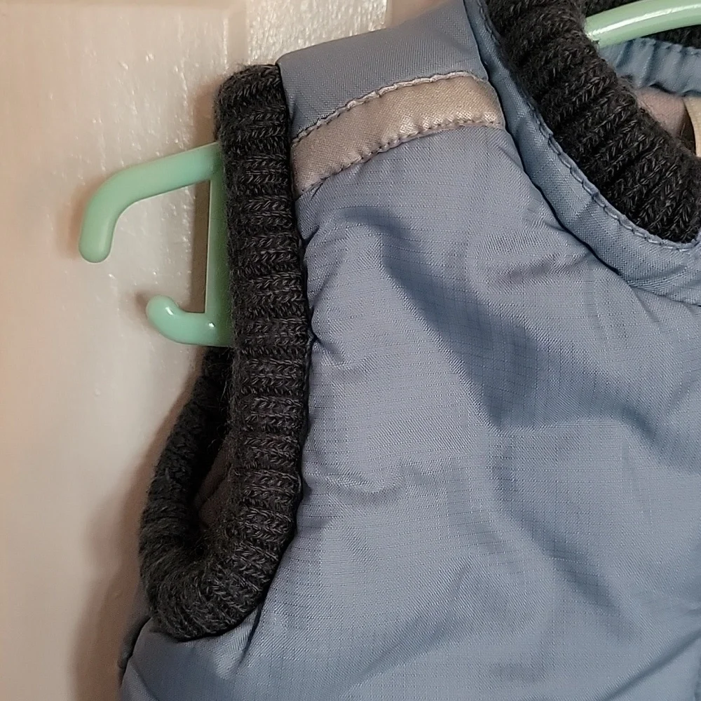 Old Navy, baby boys fall/winter vest. 0-3 months, blue. Like new.
